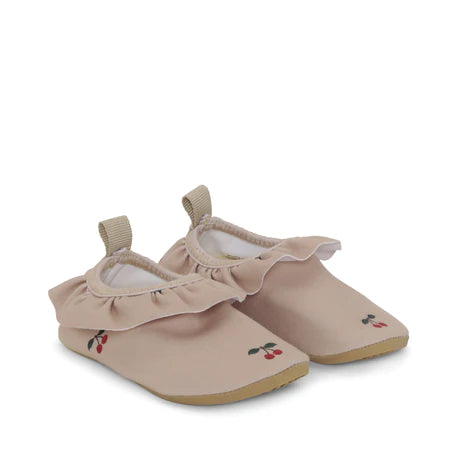Manuca Badeschuhe mit Rüschchen Cherry